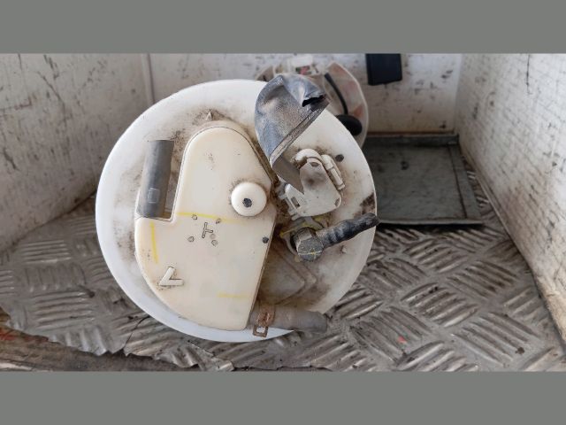 bontott TOYOTA YARIS Üzemanyag Szivattyú