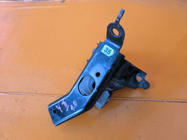 bontott TOYOTA YARIS Váltó Tartó Bak (Pozíciófüggetlen)