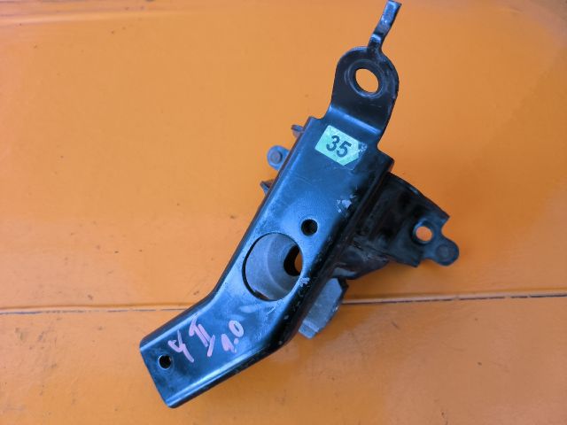 bontott TOYOTA YARIS Váltó Tartó Bak (Pozíciófüggetlen)