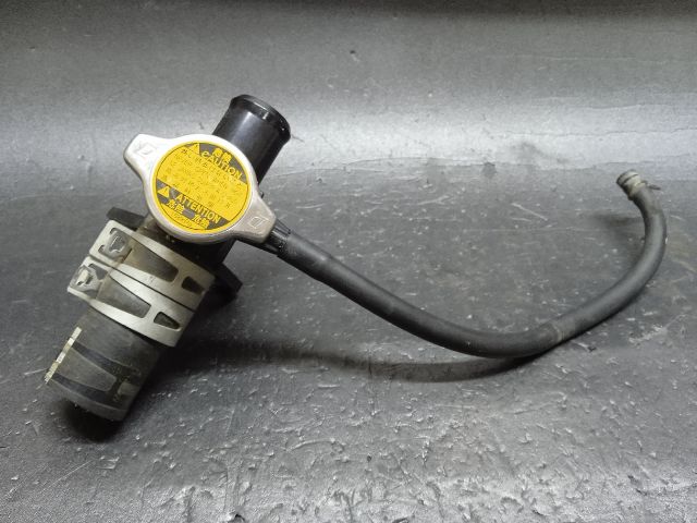 bontott TOYOTA YARIS Vízcső