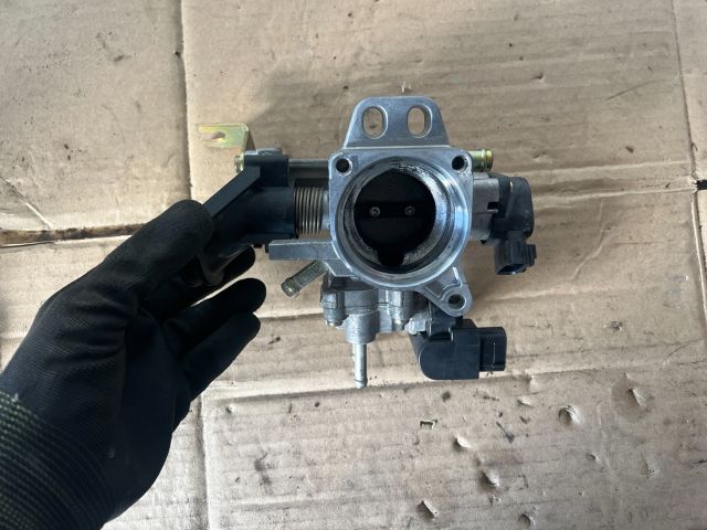 bontott TOYOTA YARIS Fojtószelep (Elektromos)