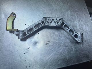 bontott TOYOTA YARIS Fojtószelep Tartó