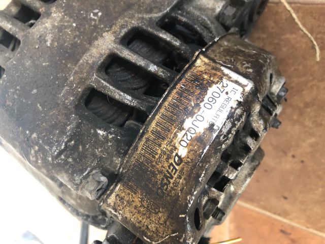 bontott TOYOTA YARIS Generátor