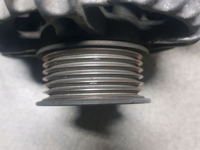 bontott TOYOTA YARIS Generátor