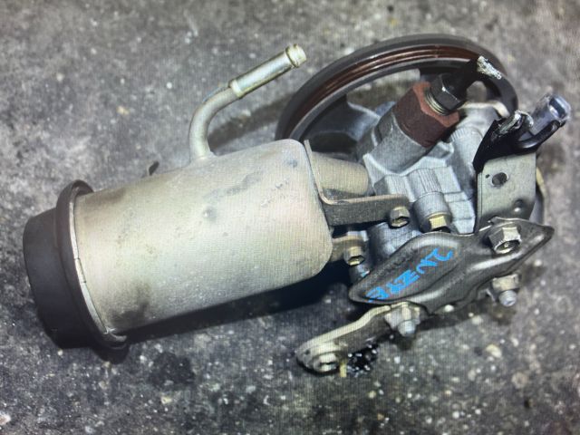 bontott TOYOTA YARIS Kormányszervó Motor (Hidraulikus)