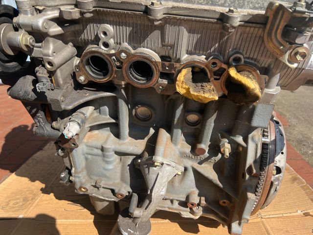 bontott TOYOTA YARIS Motor (Fűzött blokk hengerfejjel)