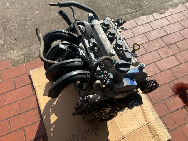 bontott TOYOTA YARIS Motor (Fűzött blokk hengerfejjel)