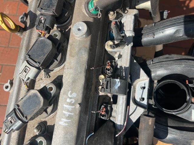 bontott TOYOTA YARIS Motor (Fűzött blokk hengerfejjel)