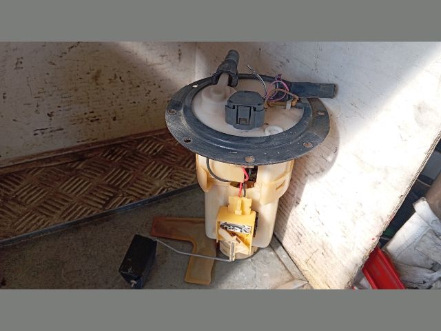 bontott TOYOTA YARIS Üzemanyag Szivattyú