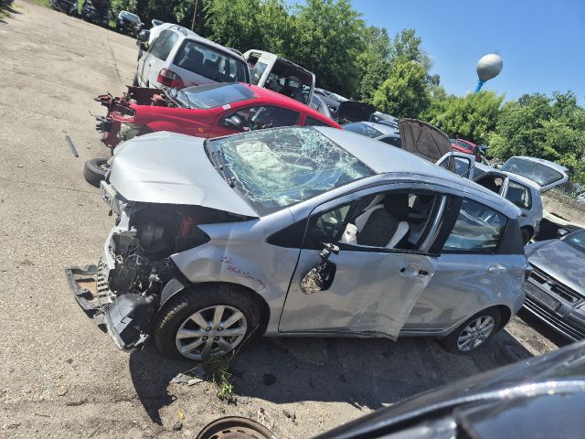 bontott TOYOTA YARIS Bal első Csonkállvány Kerékaggyal