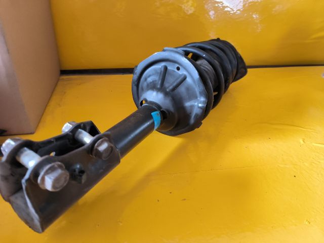 bontott TOYOTA YARIS Bal első Gólyaláb (Lengécsillapító, Rugó)