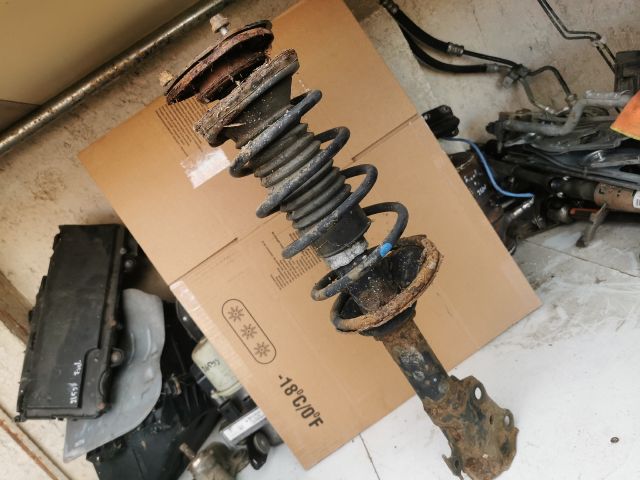 bontott TOYOTA YARIS Bal első Gólyaláb (Lengécsillapító, Rugó)