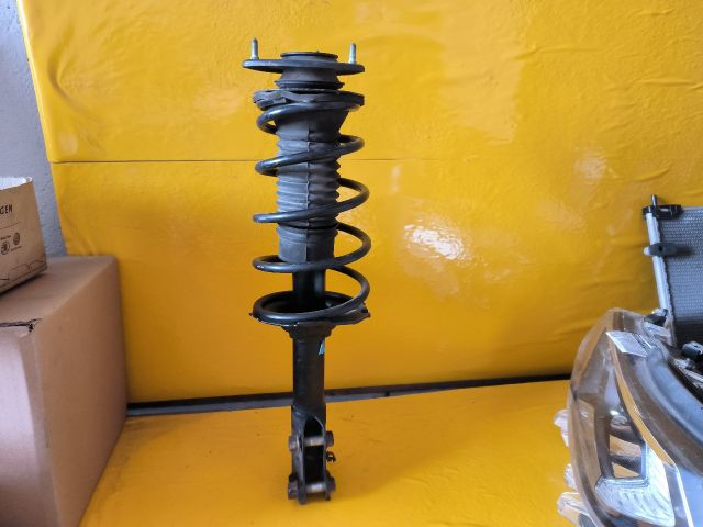 bontott TOYOTA YARIS Bal első Gólyaláb (Lengécsillapító, Rugó)