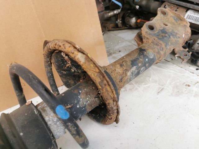 bontott TOYOTA YARIS Bal első Gólyaláb (Lengécsillapító, Rugó)