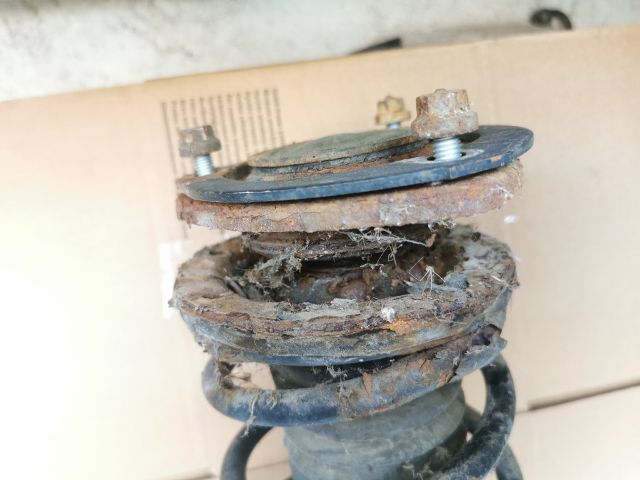 bontott TOYOTA YARIS Bal első Gólyaláb (Lengécsillapító, Rugó)