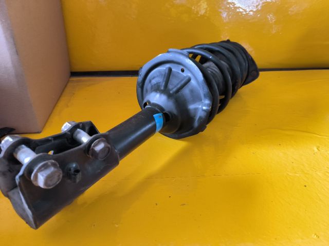 bontott TOYOTA YARIS Bal első Gólyaláb (Lengécsillapító, Rugó)