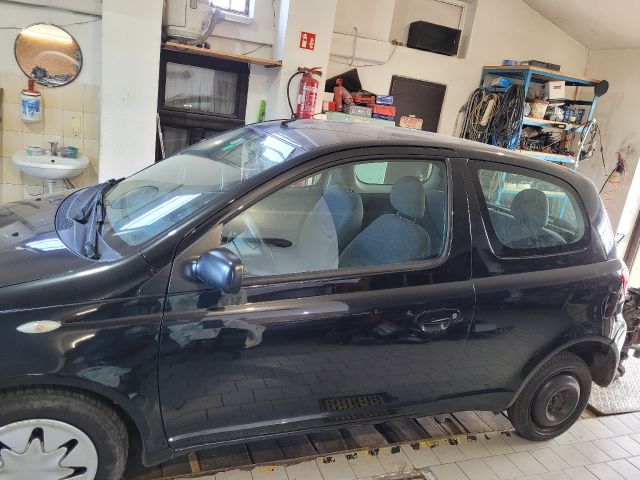 bontott TOYOTA YARIS Bal első Rugó