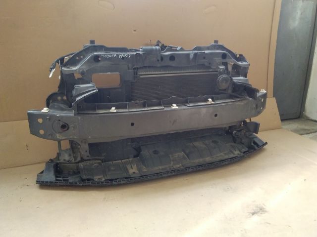 bontott TOYOTA YARIS Komplett Homlokfal (Részeivel)