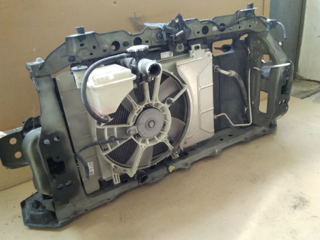 bontott TOYOTA YARIS Komplett Homlokfal (Részeivel)