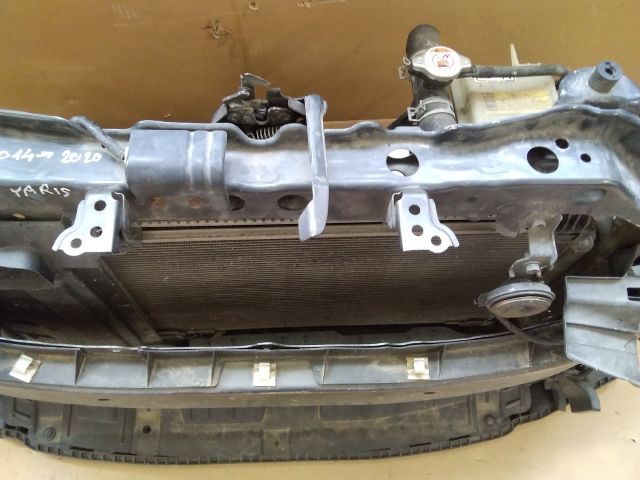 bontott TOYOTA YARIS Komplett Homlokfal (Részeivel)