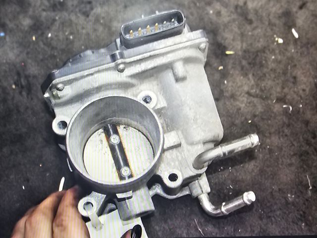 bontott TOYOTA YARIS Fojtószelep (Elektromos)