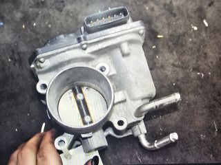 bontott TOYOTA YARIS Fojtószelep (Elektromos)