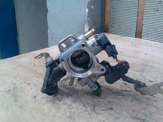 bontott TOYOTA YARIS Fojtószelep (Elektromos)