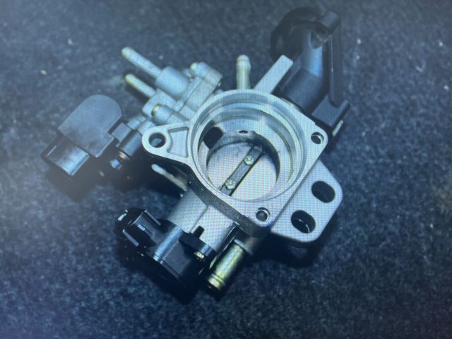 bontott TOYOTA YARIS Fojtószelep (Elektromos)