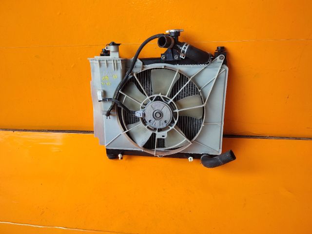 bontott TOYOTA YARIS Hűtő Ventilátor(ok), Radiátor(ok) Szett