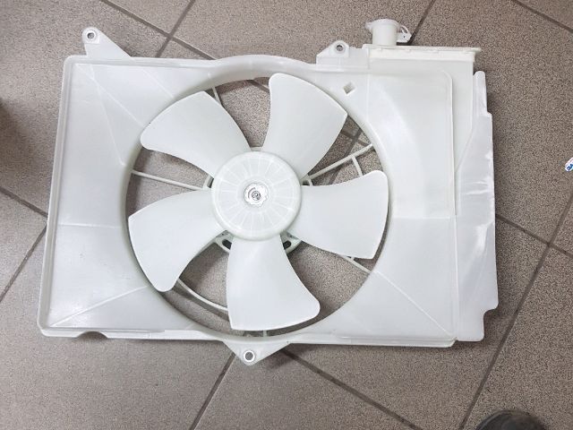 bontott TOYOTA YARIS Hűtőventilátor Keret