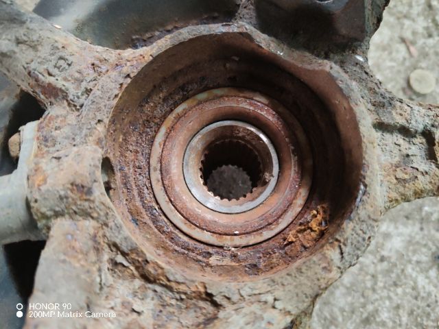 bontott TOYOTA YARIS Jobb első Csonkállvány Kerékaggyal