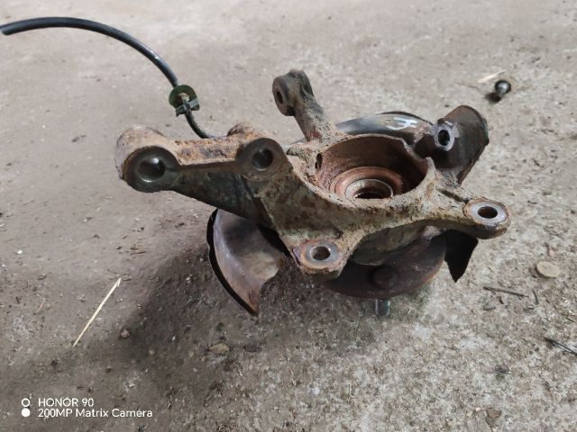 bontott TOYOTA YARIS Jobb első Csonkállvány Kerékaggyal