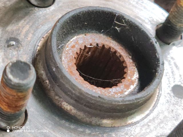 bontott TOYOTA YARIS Jobb első Csonkállvány Kerékaggyal