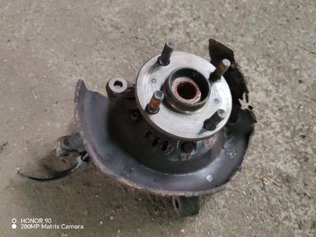 bontott TOYOTA YARIS Jobb első Csonkállvány Kerékaggyal