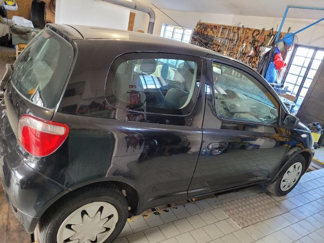 bontott TOYOTA YARIS Jobb első Rugó