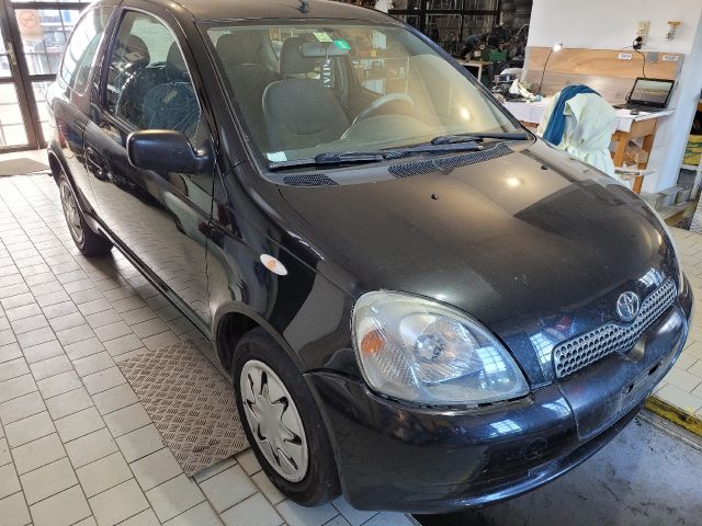 bontott TOYOTA YARIS Motor (Fűzött blokk hengerfejjel)