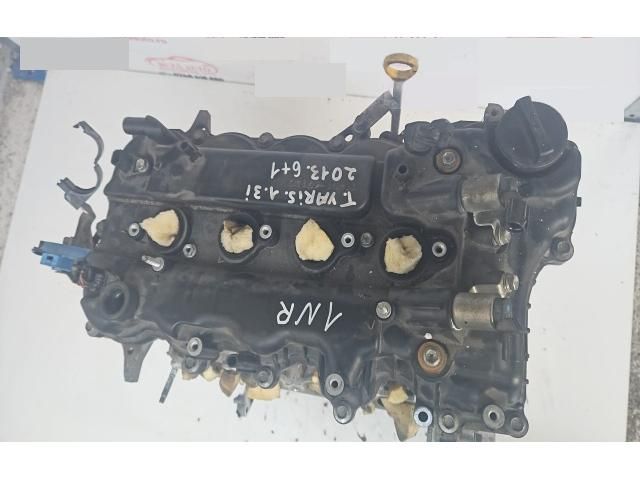 bontott TOYOTA YARIS Motor (Fűzött blokk hengerfejjel)
