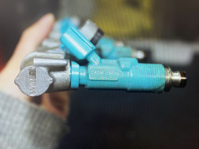 bontott TOYOTA YARIS Porlasztó Sor / Híd