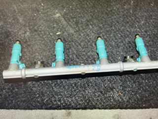 bontott TOYOTA YARIS Porlasztó Sor / Híd