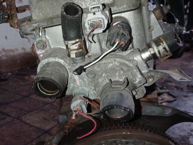 bontott TOYOTA YARIS Termosztátház