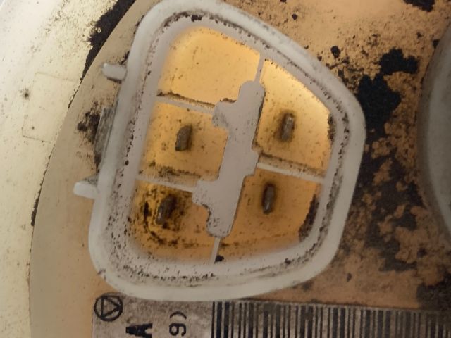 bontott TOYOTA YARIS Üzemanyag Szivattyú