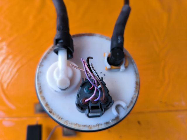 bontott TOYOTA YARIS Üzemanyag Szivattyú