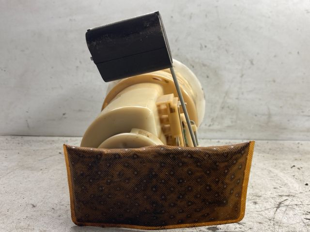 bontott TOYOTA YARIS Üzemanyag Szivattyú