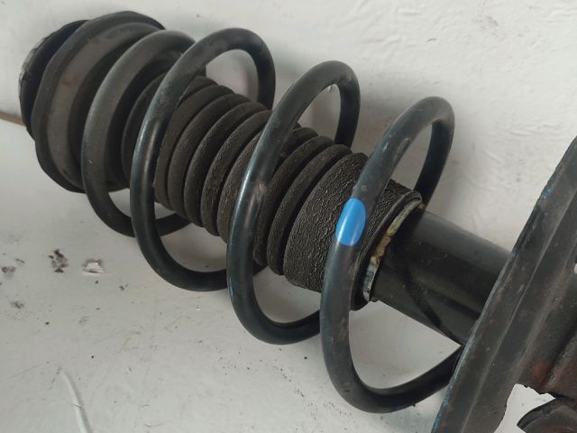 bontott TOYOTA YARIS Bal első Gólyaláb (Lengécsillapító, Rugó)