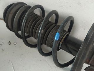 bontott TOYOTA YARIS Bal első Gólyaláb (Lengécsillapító, Rugó)