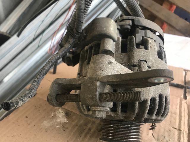 bontott TOYOTA YARIS Generátor