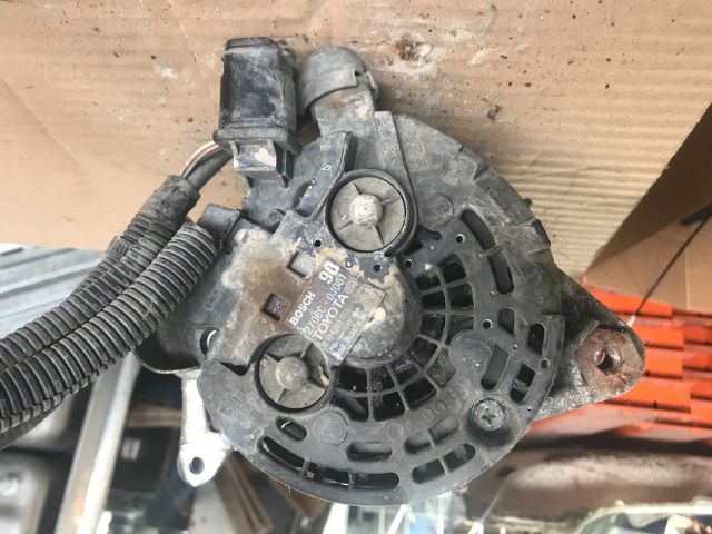 bontott TOYOTA YARIS Generátor