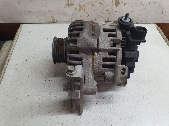 bontott TOYOTA YARIS Generátor