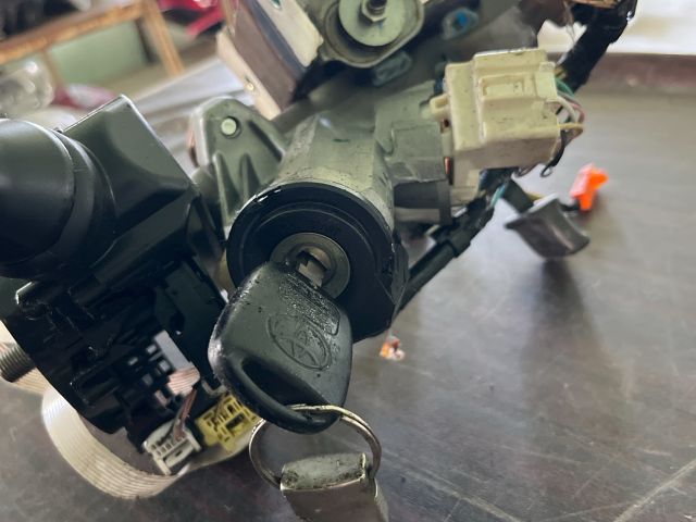 bontott TOYOTA YARIS Gyújtáskapcsoló Házzal