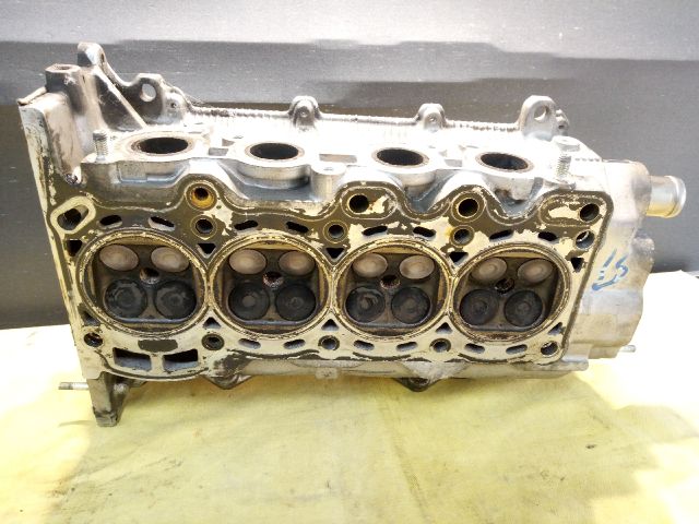 bontott TOYOTA YARIS Hengerfej